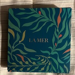 La Mer Green and Orange Accessory Box w hair clips and key chain